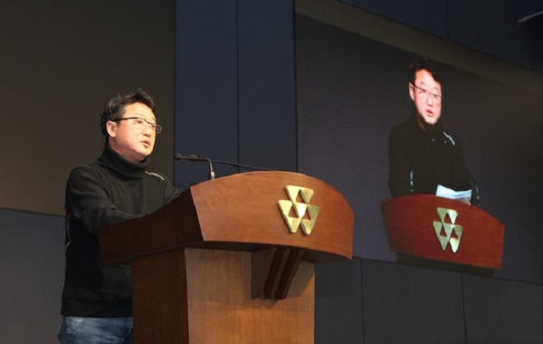 11월 28일 코오롱그룹 이웅열 회장이 퇴임을 밝히고 있다(사진=뉴시스)