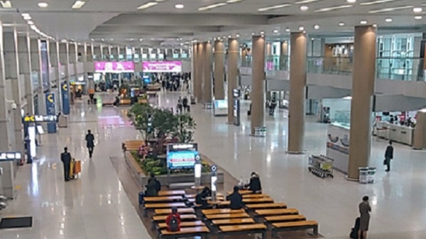 코로나19 여파에 한산한 인천공항(사진=뉴시스)