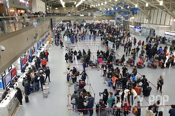 해외여행객들로 붐비는 인천 공항