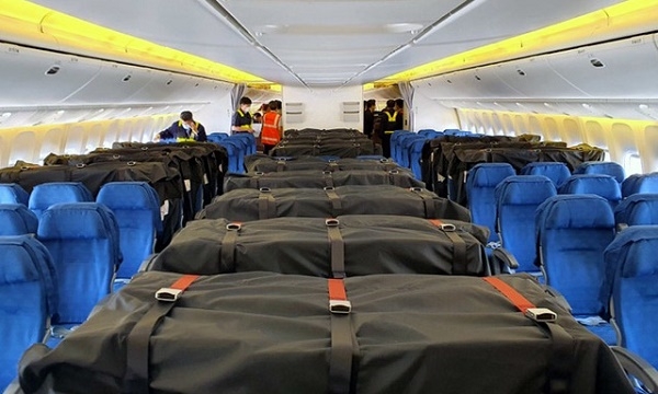 인천본부세관은 코로나 19로 어려움을 겪는 항공업계를 지원하기 위해 여객기 좌석에 일반 화물을 싣고 운송할수 있도록 지원했다(사진=뉴시스)