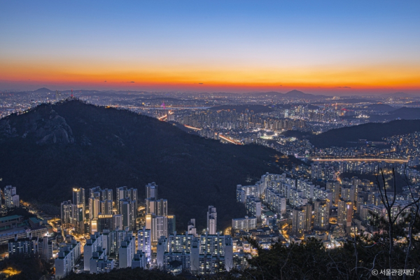 서울에서 맞이하는 2024년 해돋이 명소로 꼽힌 인왕산 전경(사진=서울관광재단)
